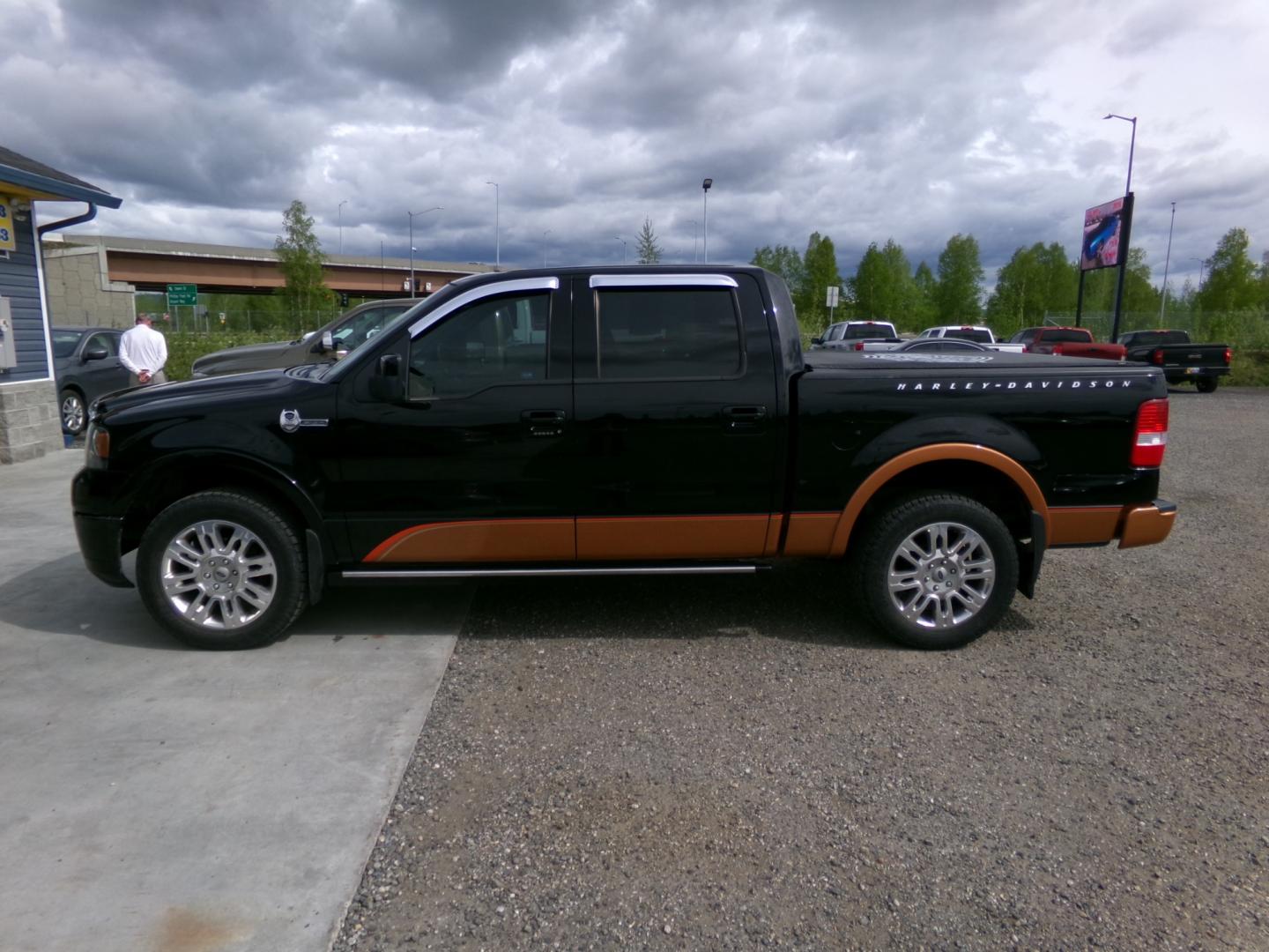 2008 Black Ford F-150 FX4 SuperCrew (1FTRW145X8F) with an 5.4L V6 SOHC 16V engine, 4-Speed Automatic transmission, located at 2630 Philips Field Rd., Fairbanks, AK, 99709, (907) 458-0593, 64.848068, -147.780609 - Photo#2